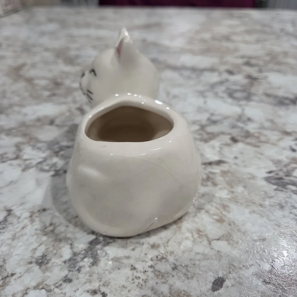 N/A cute cream